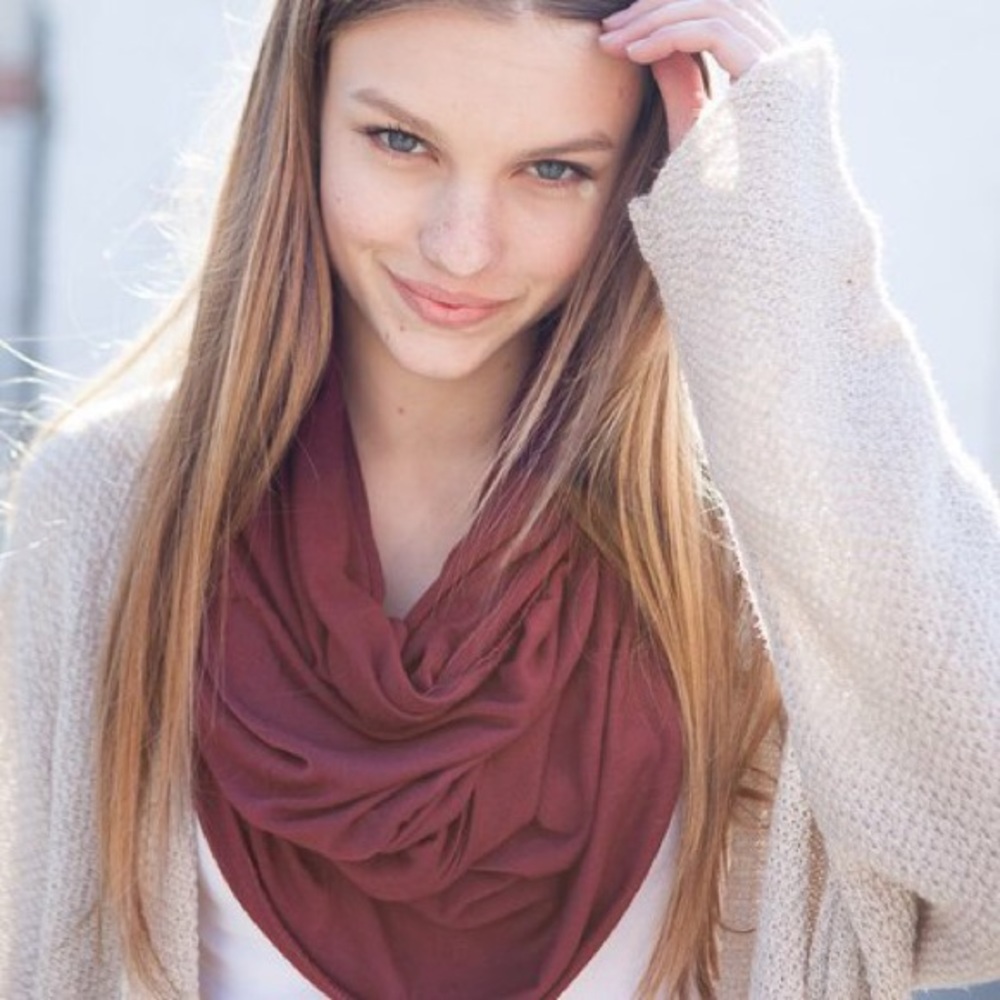 BRANDY MELVILLE INFINITY SCARF